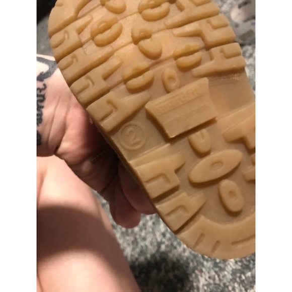 ❌SOLD ON Ⓜ️ERC ❌ Boots size 2 - Picture 2 of 3